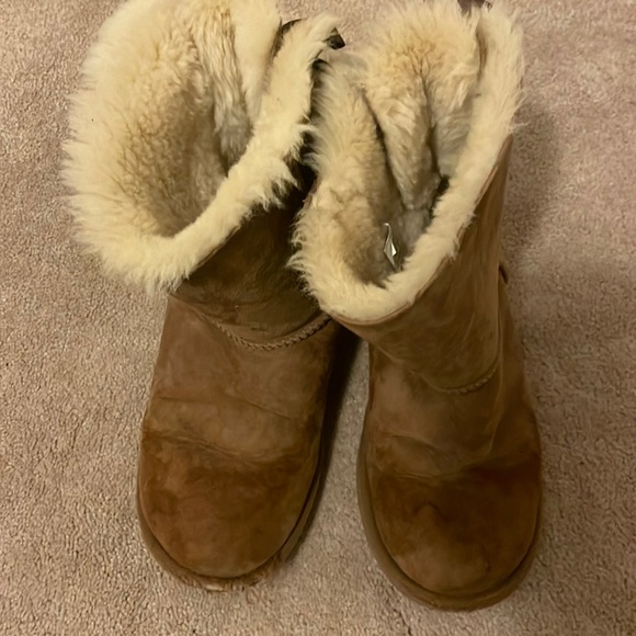 Girls Uggs - Picture 1 of 8